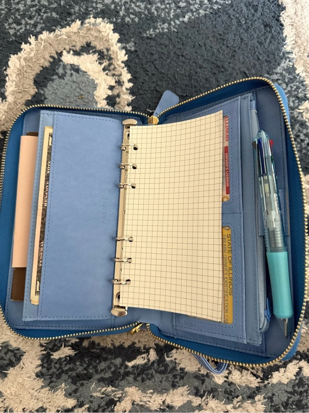 The Unbranded Brand large carry